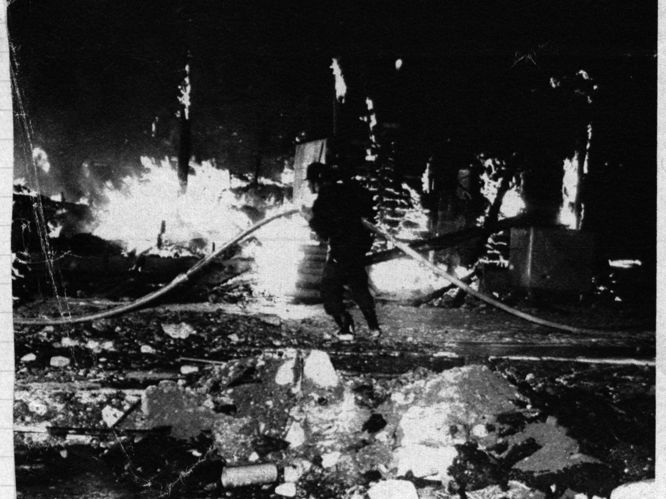8 entreprises en feu 320 hommes mobilisés terrible nuit à Meyrin: en renfort à Meyrin le 18 juillet 1975